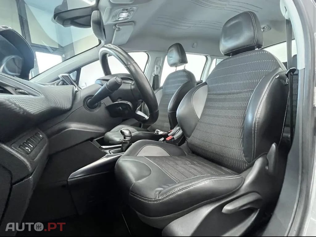 Peugeot 2008 1.2 PureTech Allure