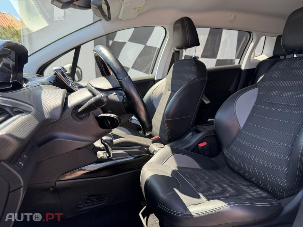 Peugeot 2008 1.2 PureTech Allure EAT6
