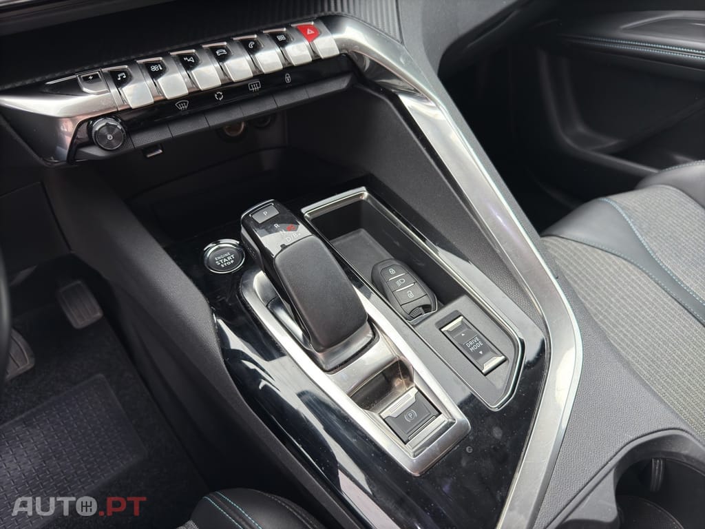 Peugeot 3008 Hybrid 225 e-EAT8 Allure
