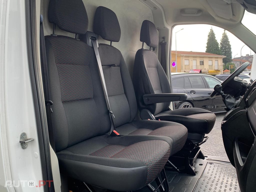 Peugeot Boxer 2.2 BlueHDi 335 L2 CD