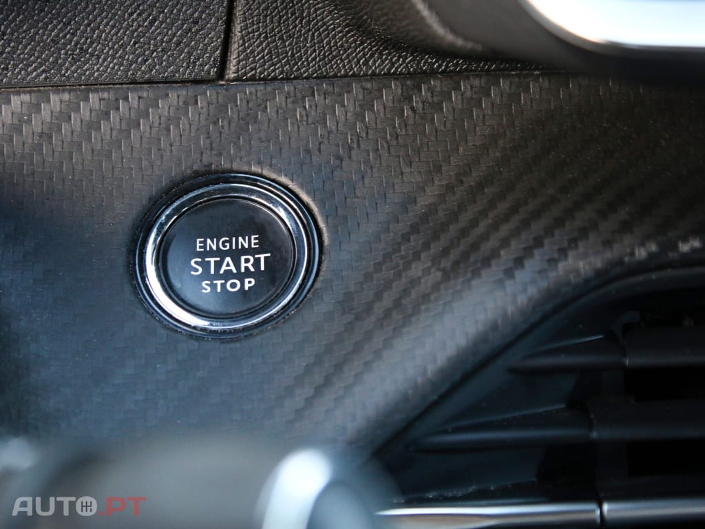 Peugeot 208 1.2 PureTech GT EAT8