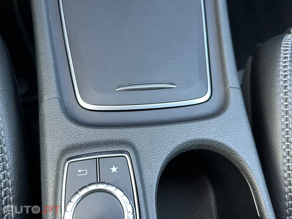 Mercedes-Benz GLA 200 d 7G-DCT Urban Automático