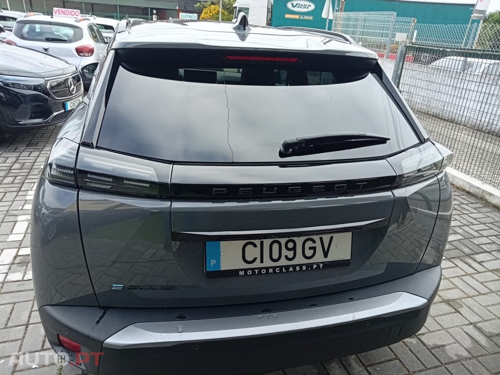 Peugeot e-2008 54 kWh Allure — fotografia 7