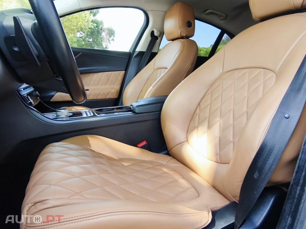 Jaguar XE 2.0 D Portfolio Aut.