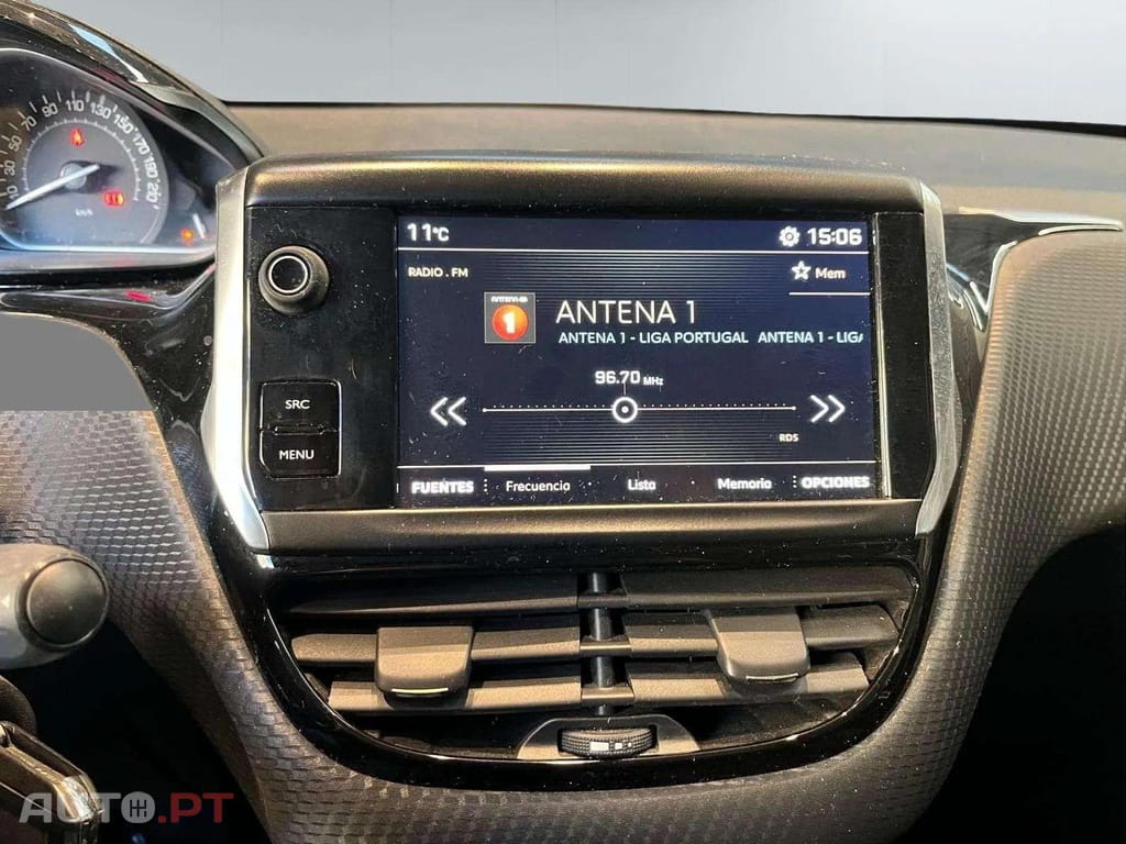 Peugeot 2008 1.2 e-VTi Style