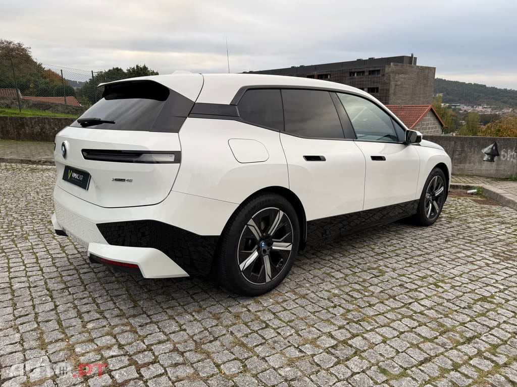BMW iX xDrive 40 Pack Desportivo