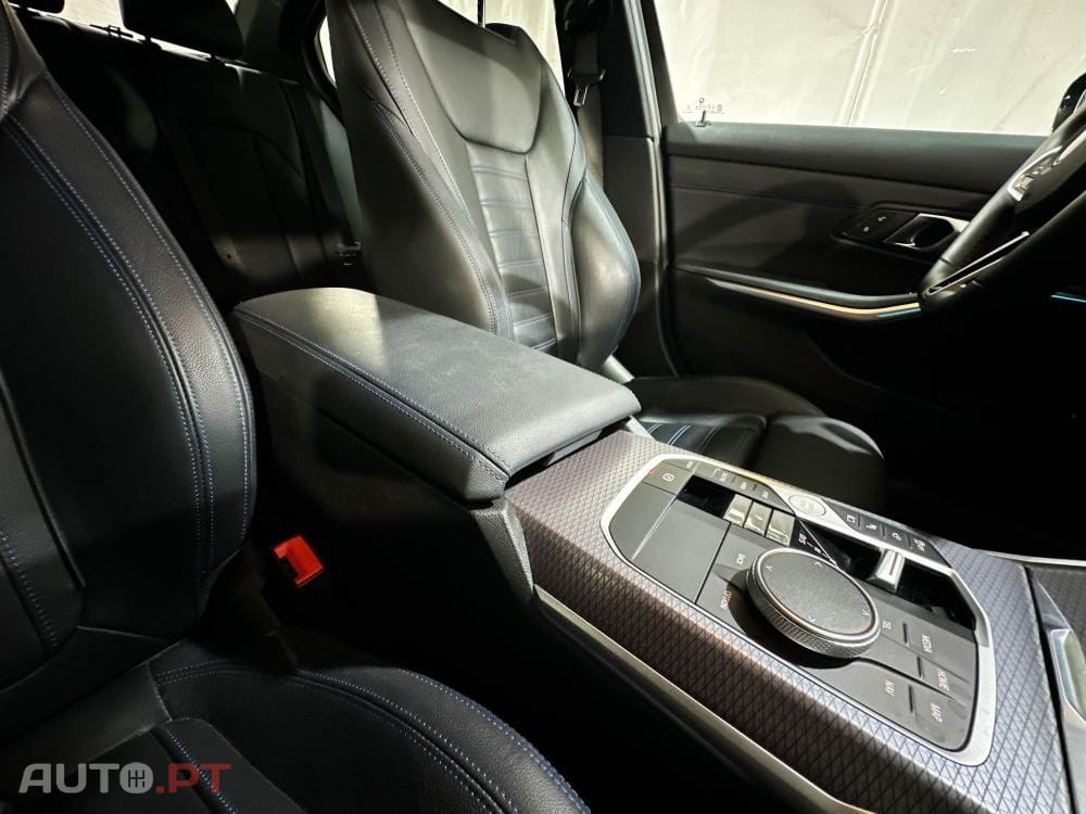 BMW 330 e Pack Desportivo M Auto