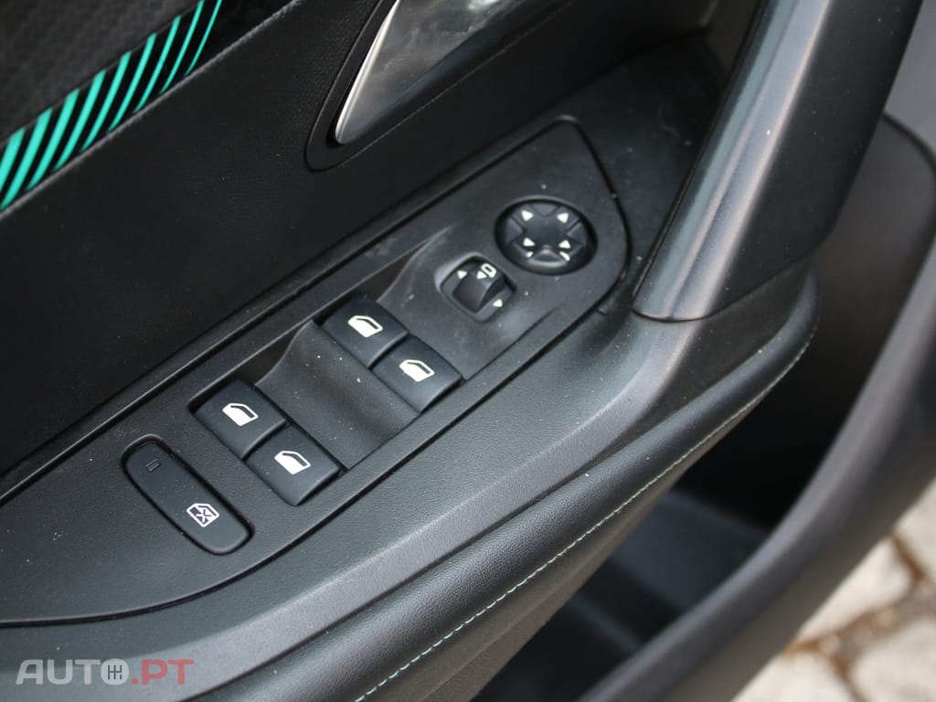 Peugeot 2008 1.5 BlueHDi Allure EAT8