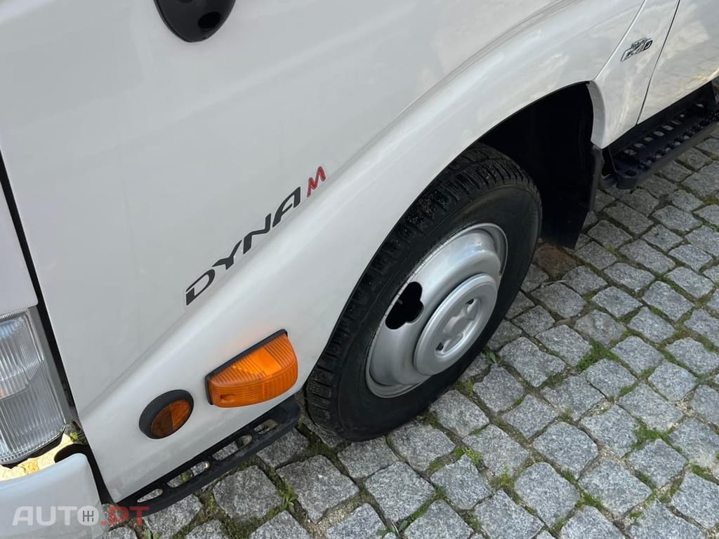 Toyota Dyna 3.0 D4D  6 LUGARES BASCULA