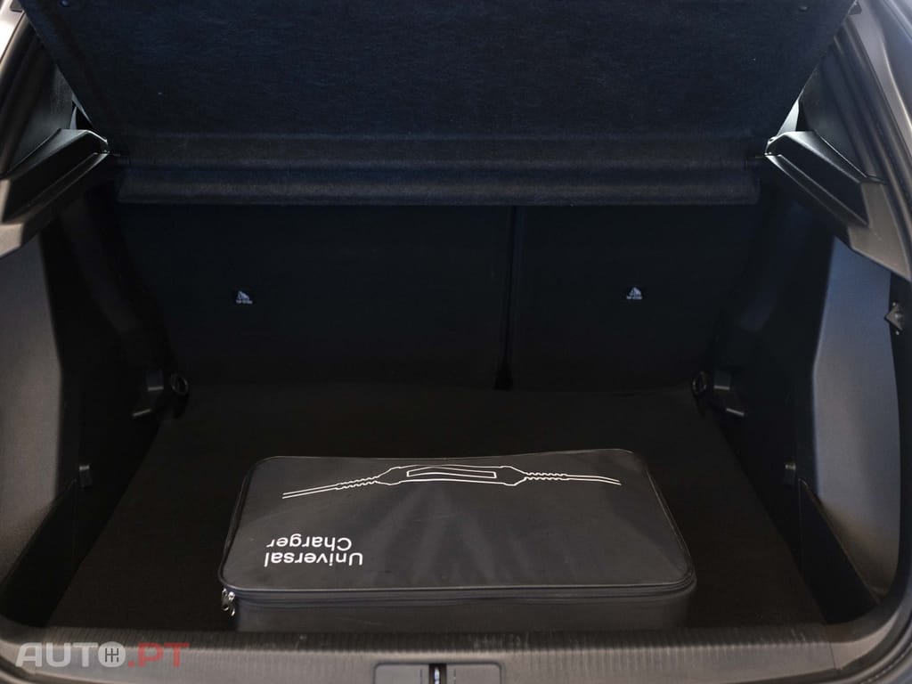 Peugeot E-2008 50 kWh Active