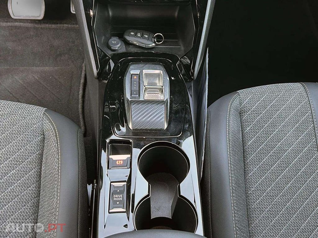 Peugeot E-2008 50 kWh Allure Pack