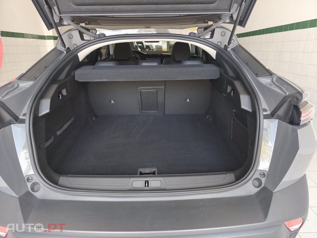 Peugeot 408 1.6 Hybrid Allure e-EAT8