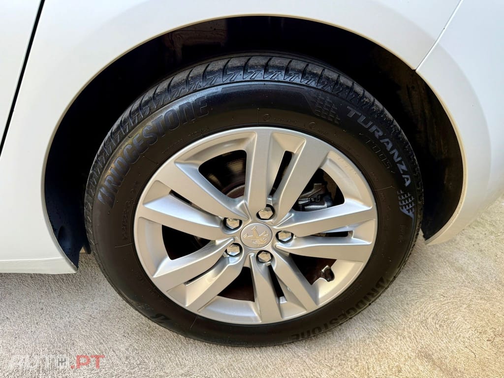 Peugeot 308 1.2 PureTech Allure Faróis Full LED