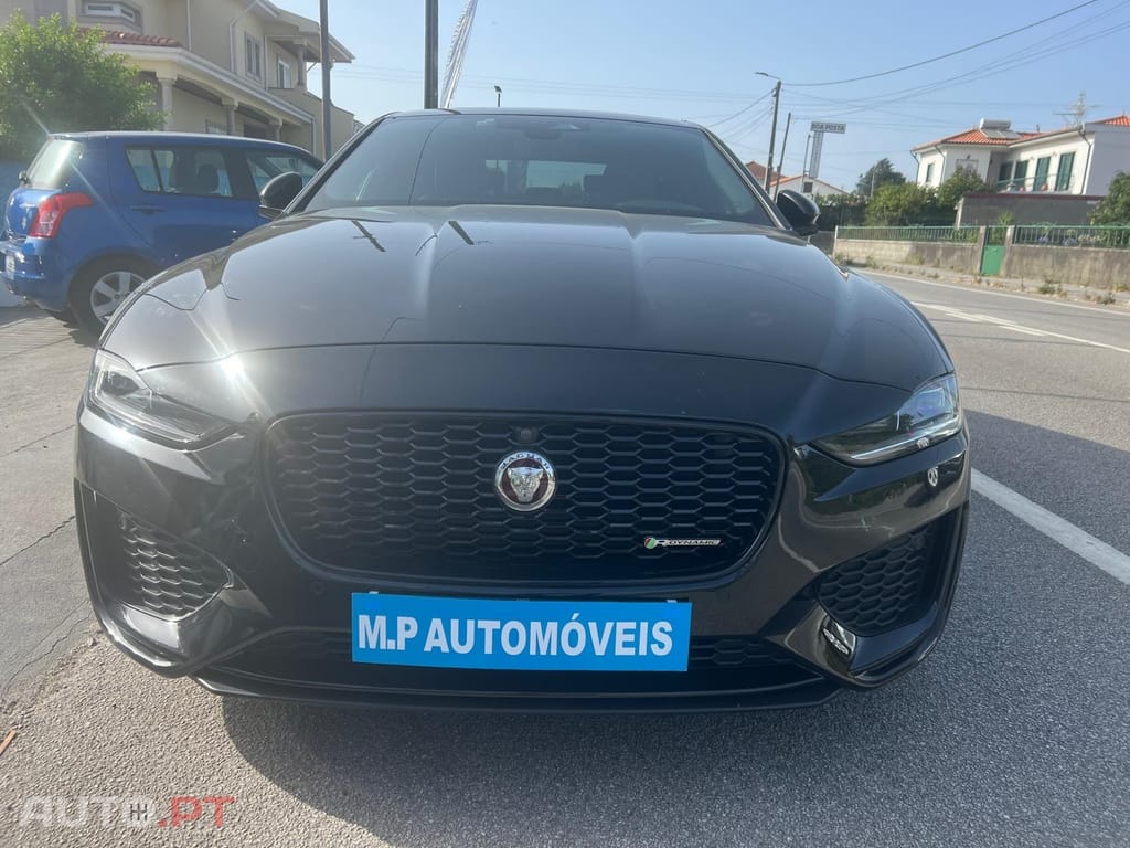 Jaguar XE 2.0 D200 R-Dynamic Black