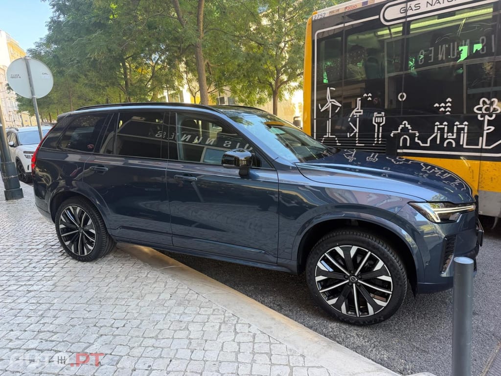 Volvo XC90 2.0 T8 PHEV Plus Dark AWD