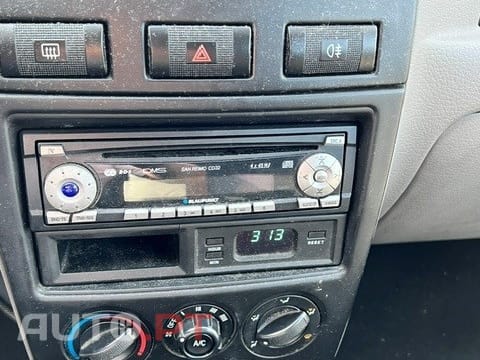 Kia Rio 1.3 LS Confort — fotografia 4
