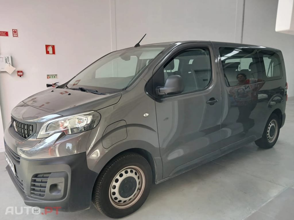 Peugeot E-Expert 50 kWh M Standard
