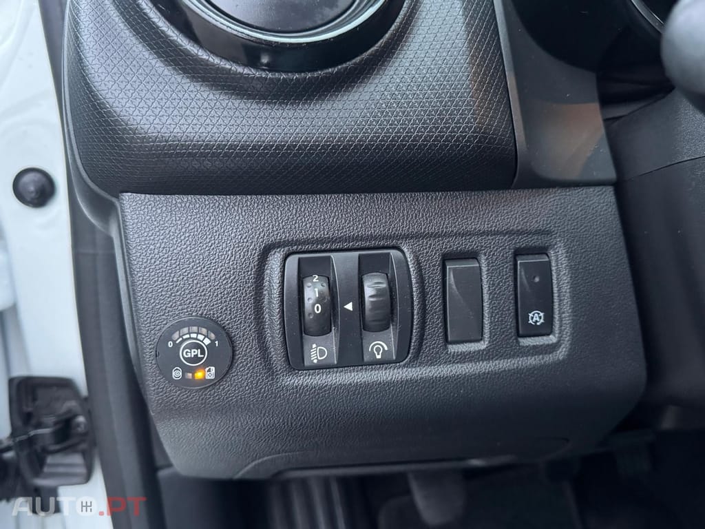 Renault Clio 0.9 TCe Limited Bi-Fuel