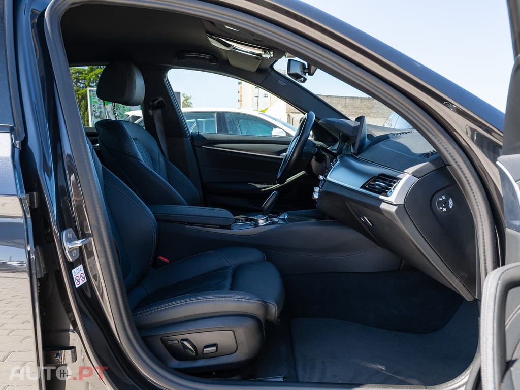 BMW 530 e Pack M — fotografia 16