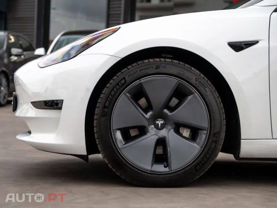 Tesla Model 3 Standard Range Plus RWD