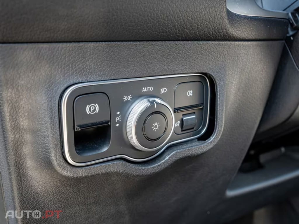 Mercedes-Benz EQB 300 4M AMG-Sport I.V.A DEDUTIVEL