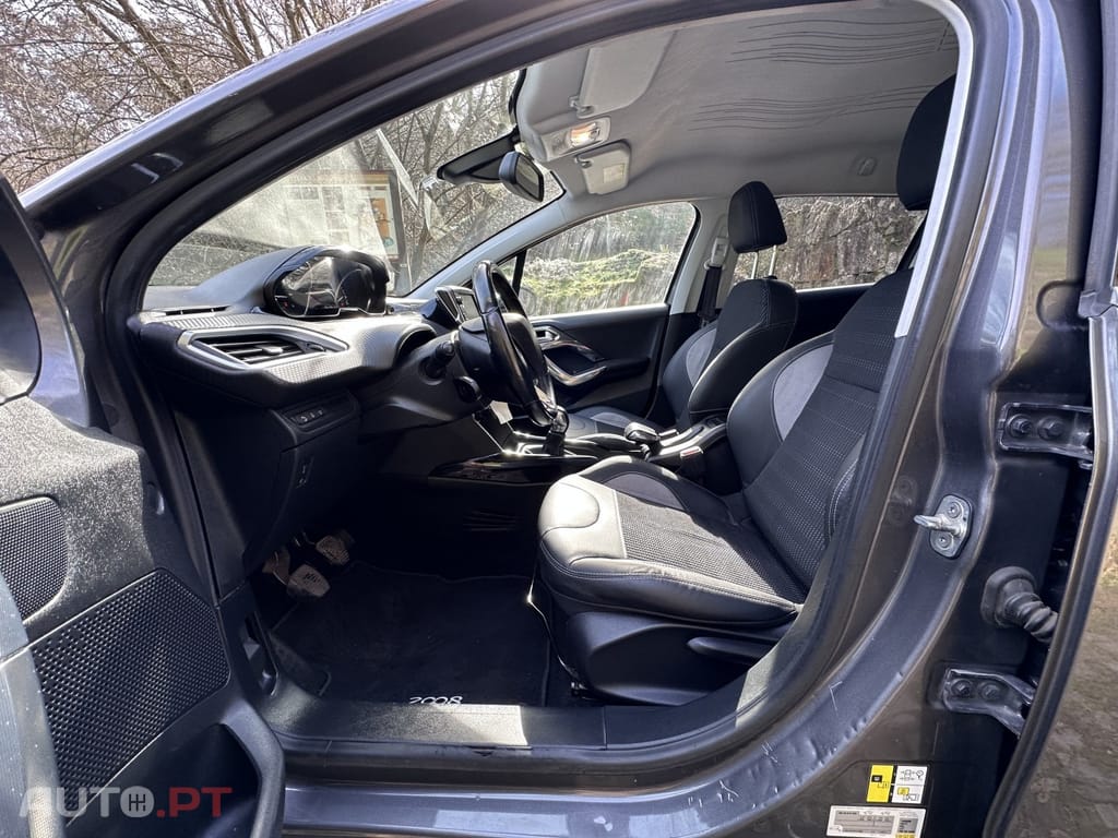 Peugeot 2008 PureTech 100 Allure