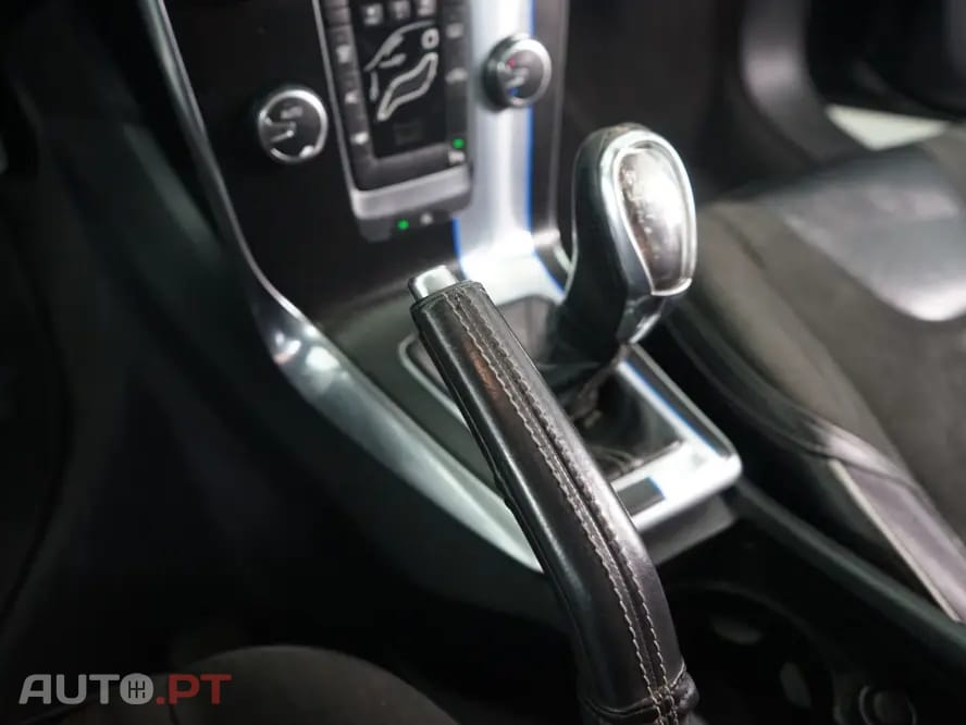 Volvo V40 1.6 D2 R-Design Momentum