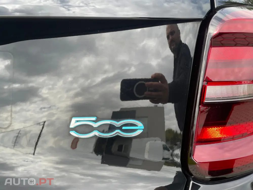 Fiat 500e Outro