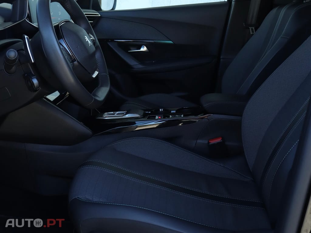 Peugeot 2008 1.2 PureTech Allure Pack EAT8