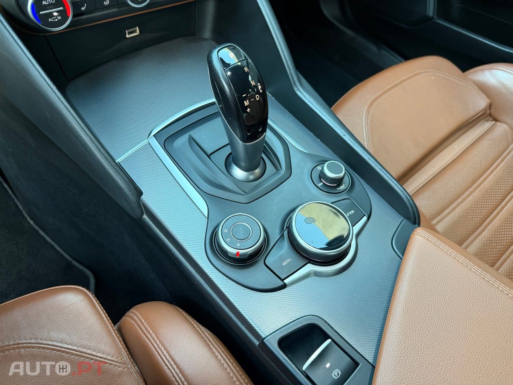 Alfa Romeo Giulia 2.0 Turbo 16V AT8-Q4 Veloce