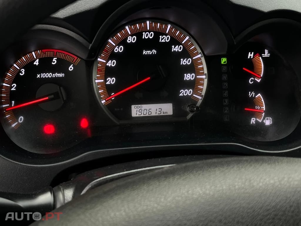 Toyota Hilux 3.0 D-4D 4WD CD Tracker CA