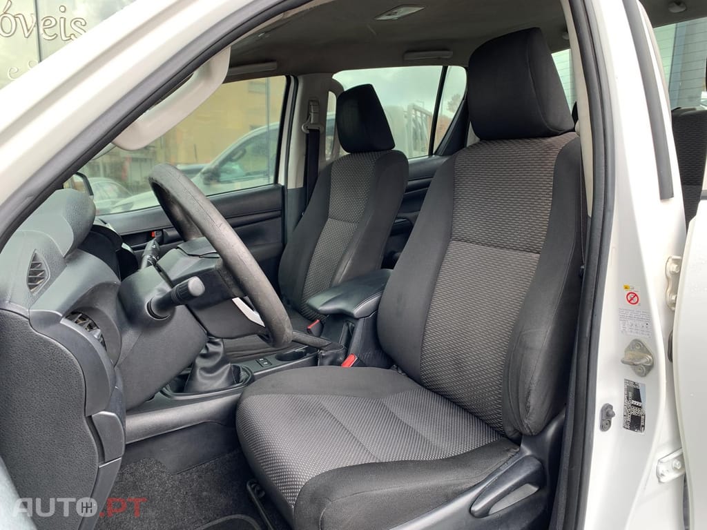 Toyota Hilux 2.4 D-4D 2WD CD
