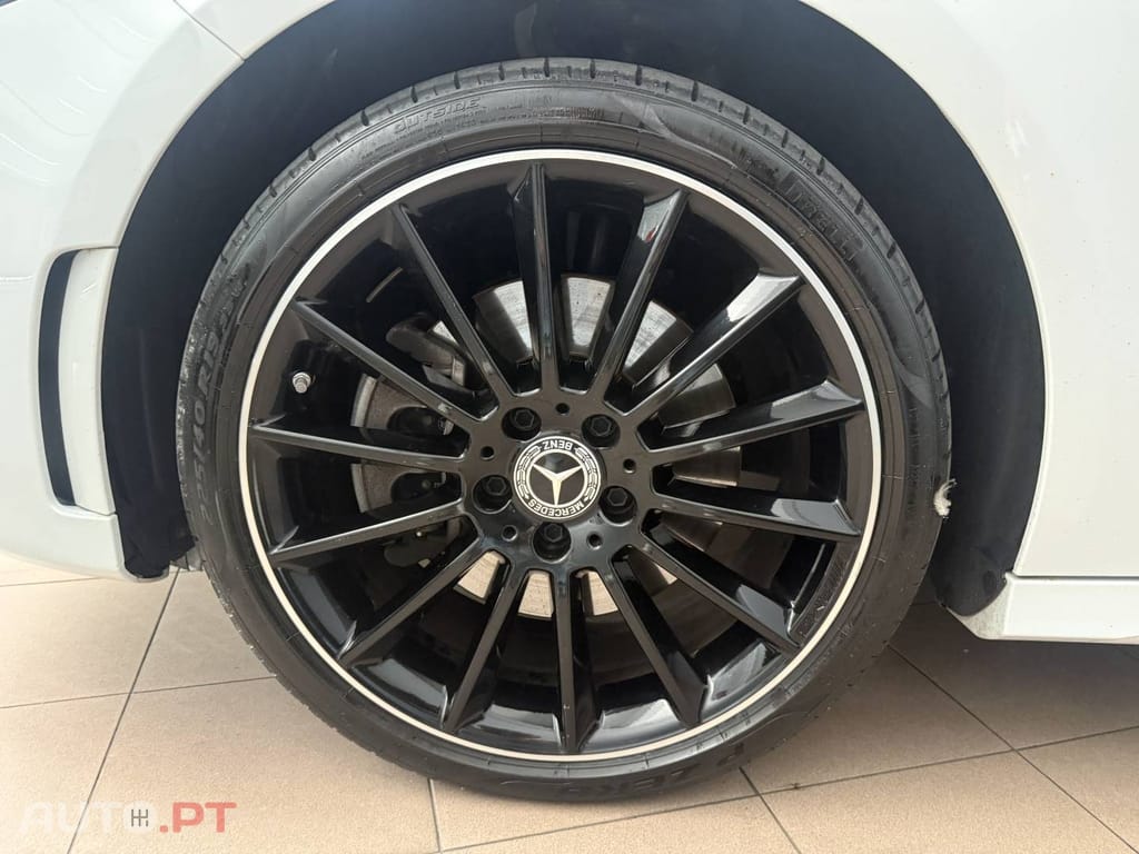 Mercedes-Benz A 250 e 8G-DCT AMG Line