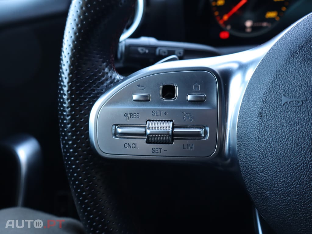 Mercedes-Benz A 250 e AMG Line