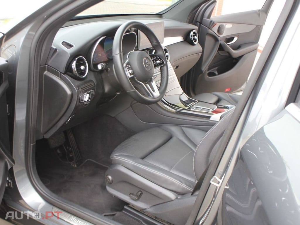 Mercedes-Benz GLC 300 I.V.A DEDUTÍVEL de 4Matic