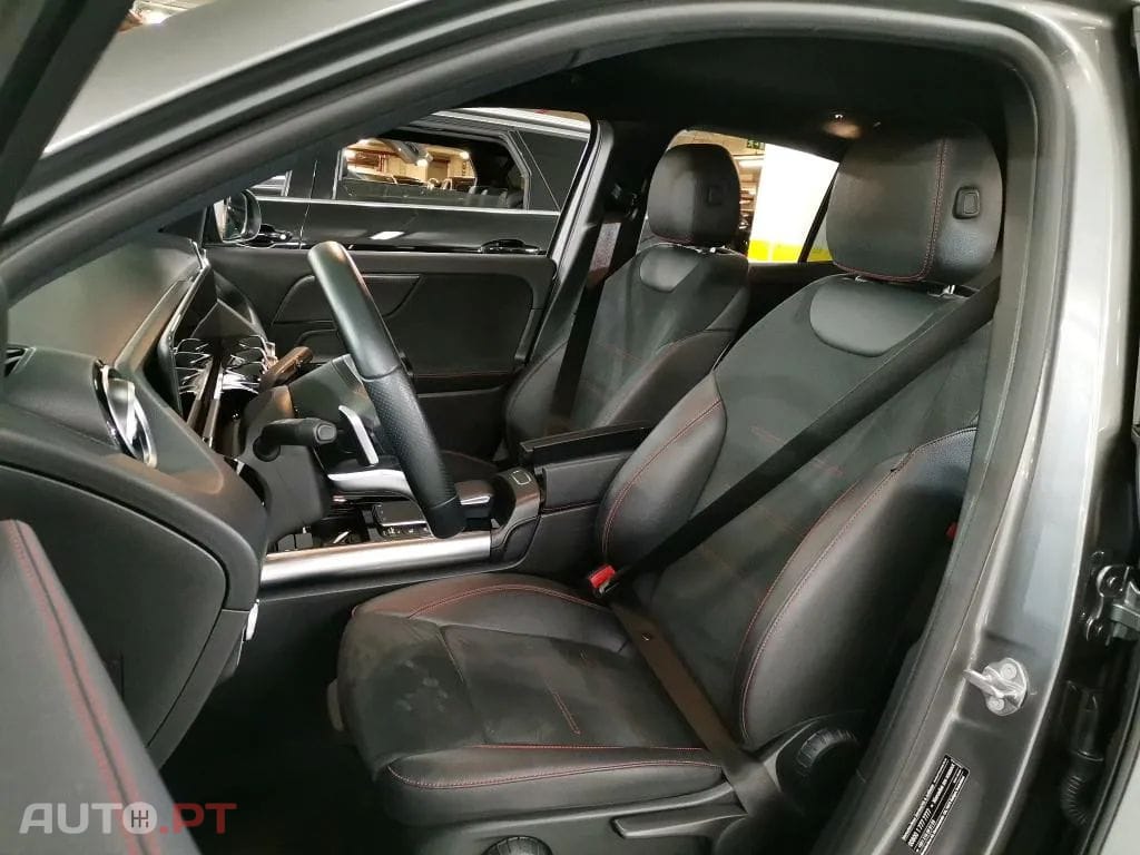 Mercedes-Benz GLA 180 d AMG Line
