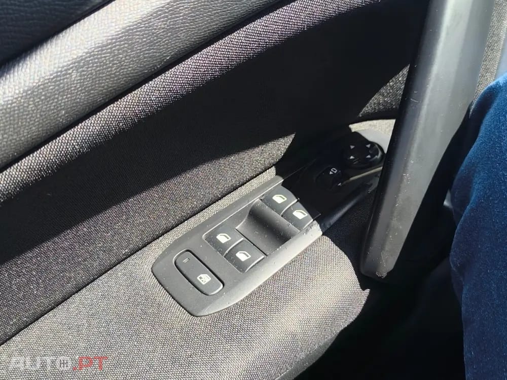 Peugeot 308 1.6 BlueHDi Allure J17