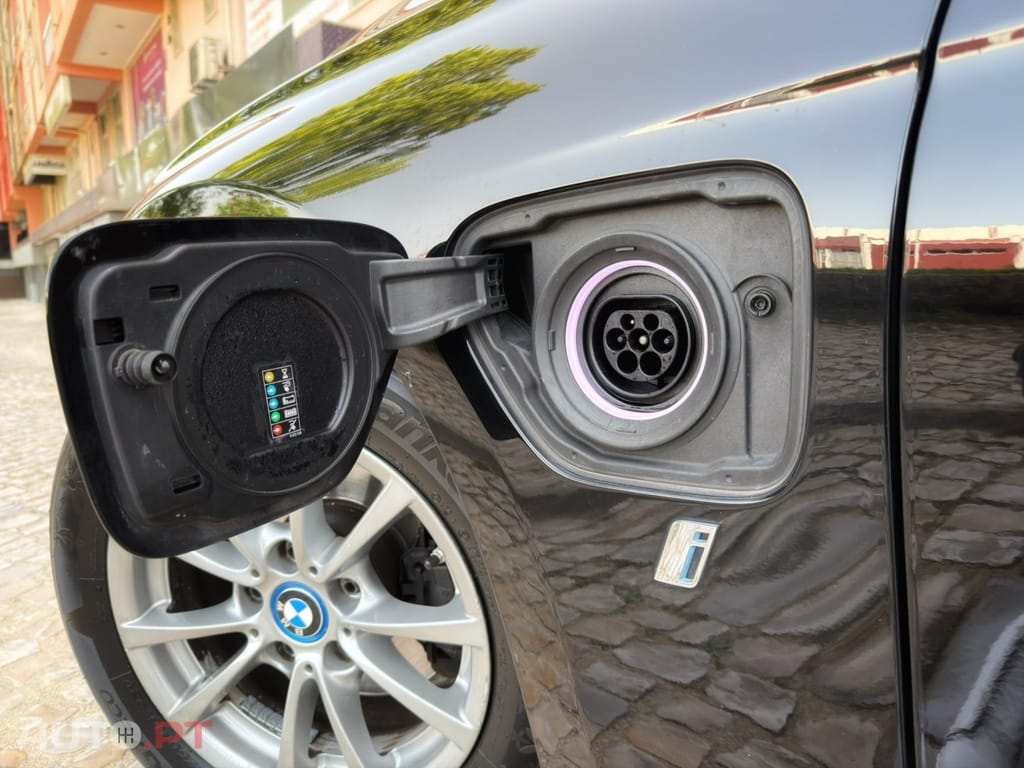 BMW 330 e iPerformance Advantage