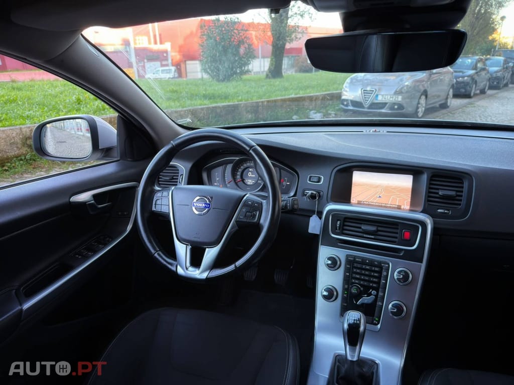Volvo V60 2.0 D2 Momentum Drive
