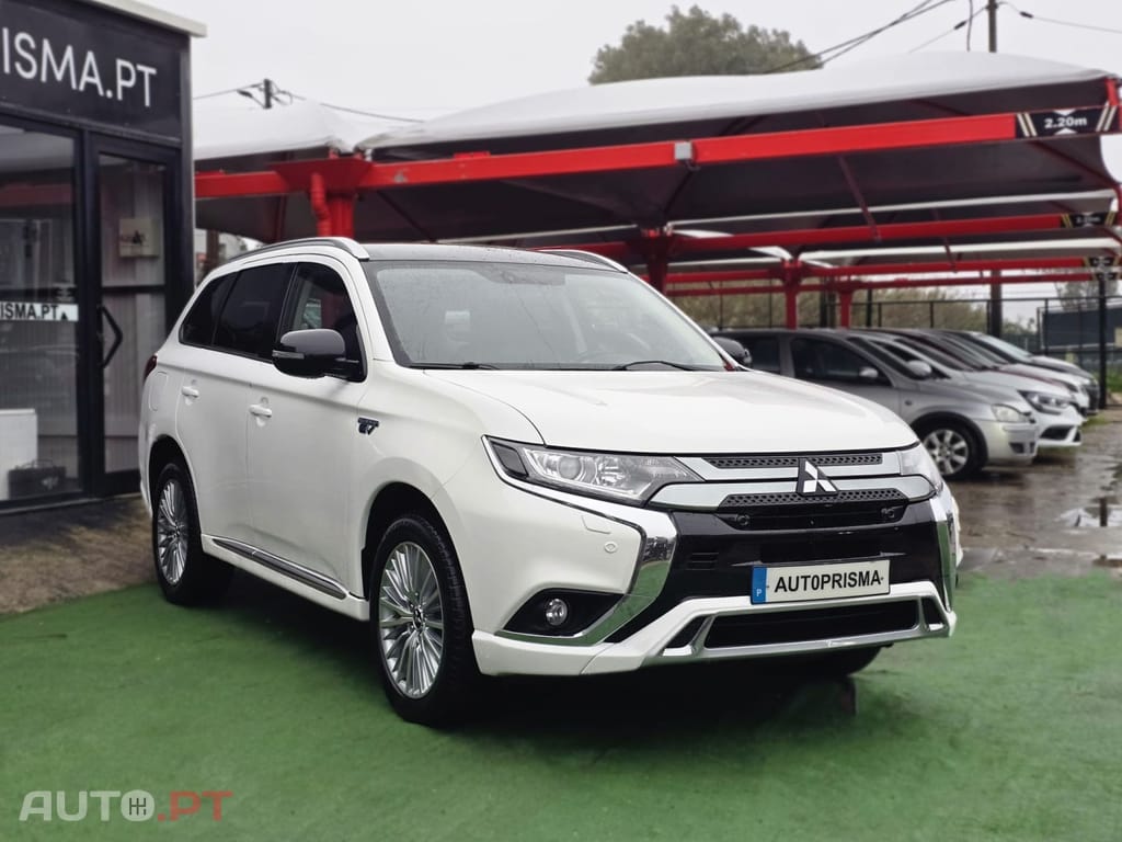 Mitsubishi Outlander 2.4L PHEV TWIN MOTOR 4WD INVITE