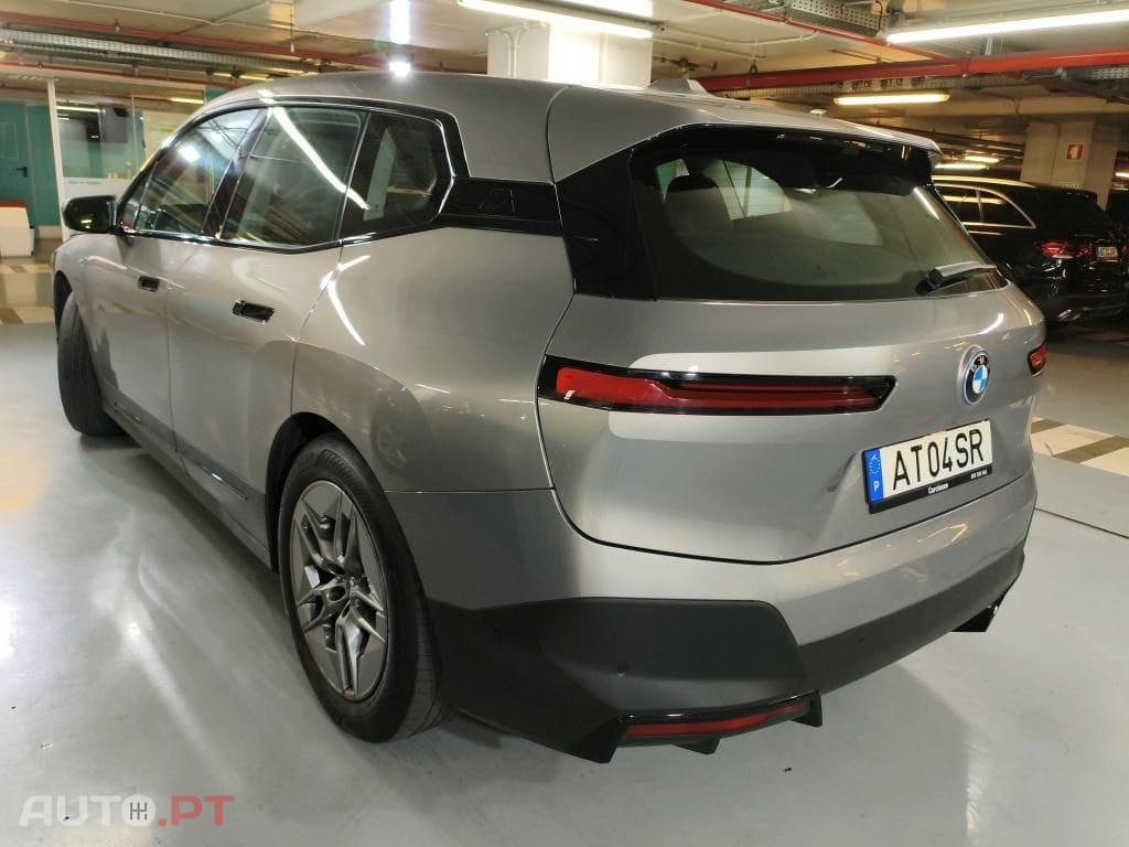 BMW iX xDrive 40