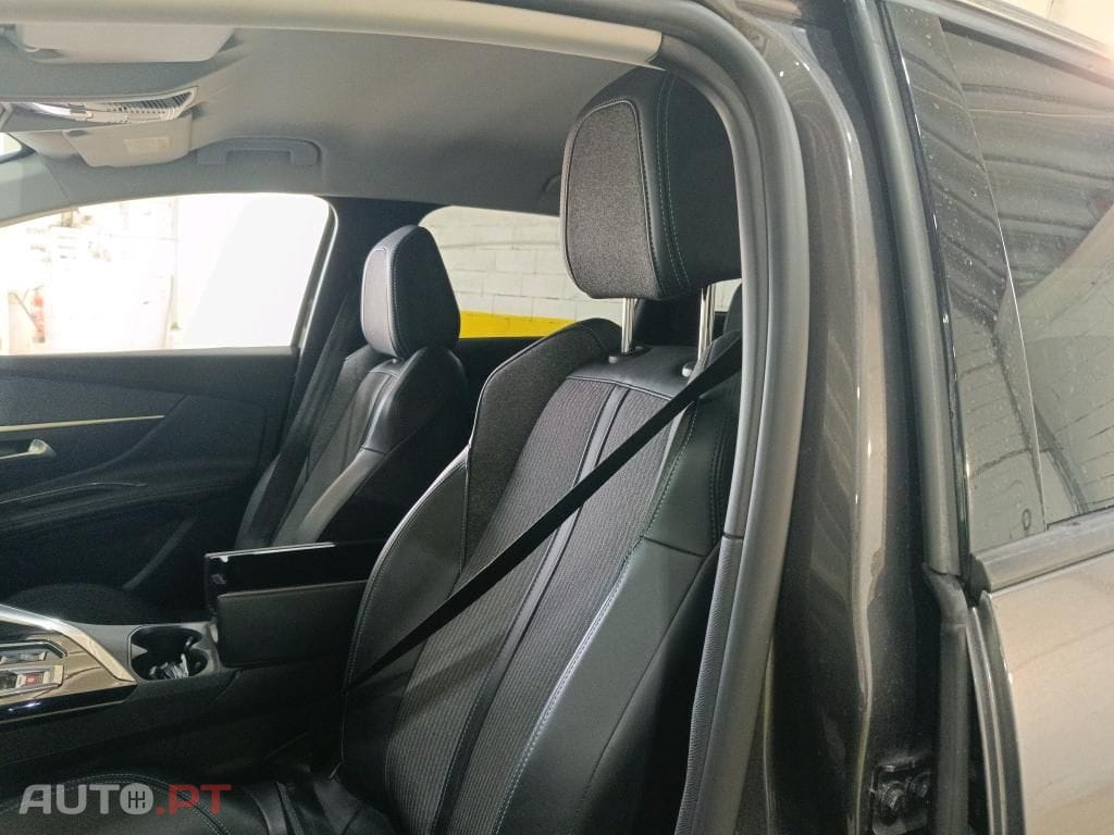 Peugeot 3008 1.6 Hybrid Allure Pack e-EAT8