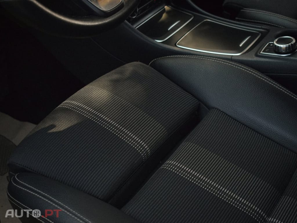 Mercedes-Benz CLA 180 180d