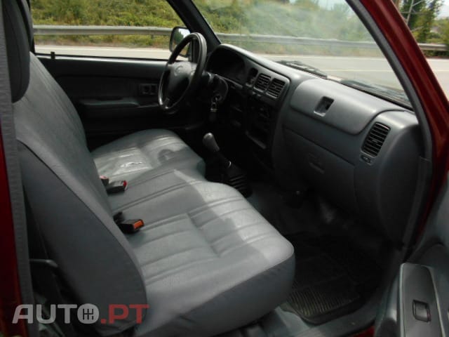 Toyota Hilux 2.5D-4D 3Lugares