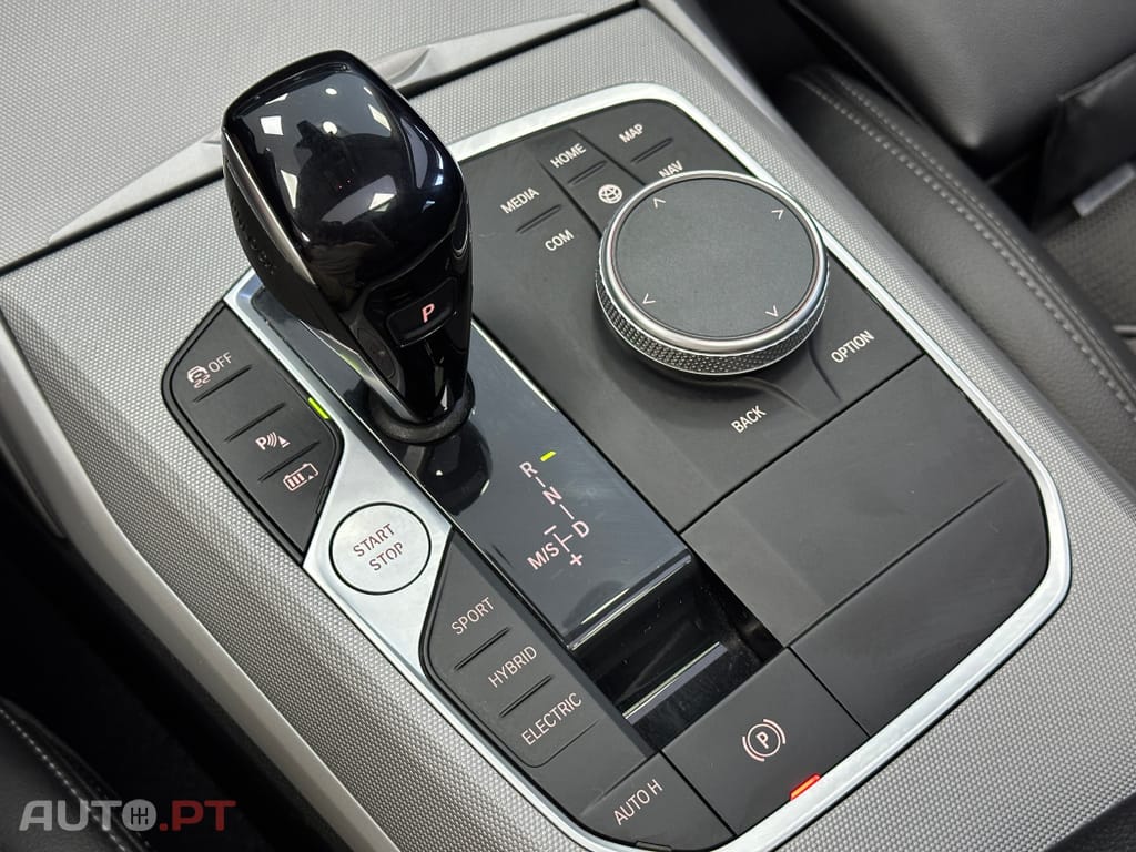 BMW 330 e Corporate Edition Auto — fotografia 13