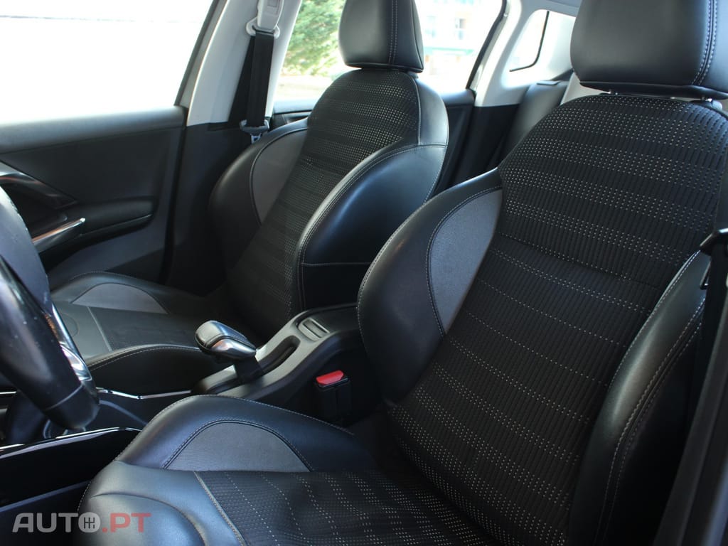 Peugeot 2008 1.2 PureTech Allure