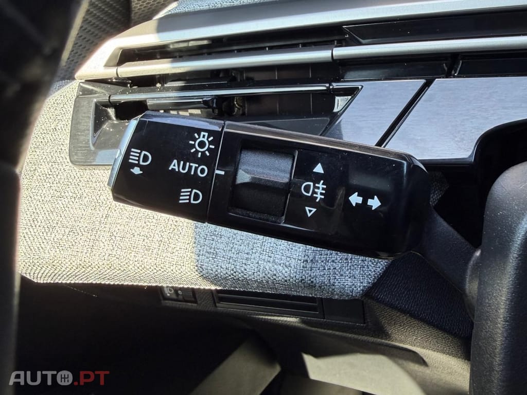 Peugeot 3008 1.2 Hybrid Allure e-DCS6