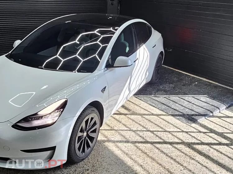 Tesla Model 3 Standard Range Plus RWD