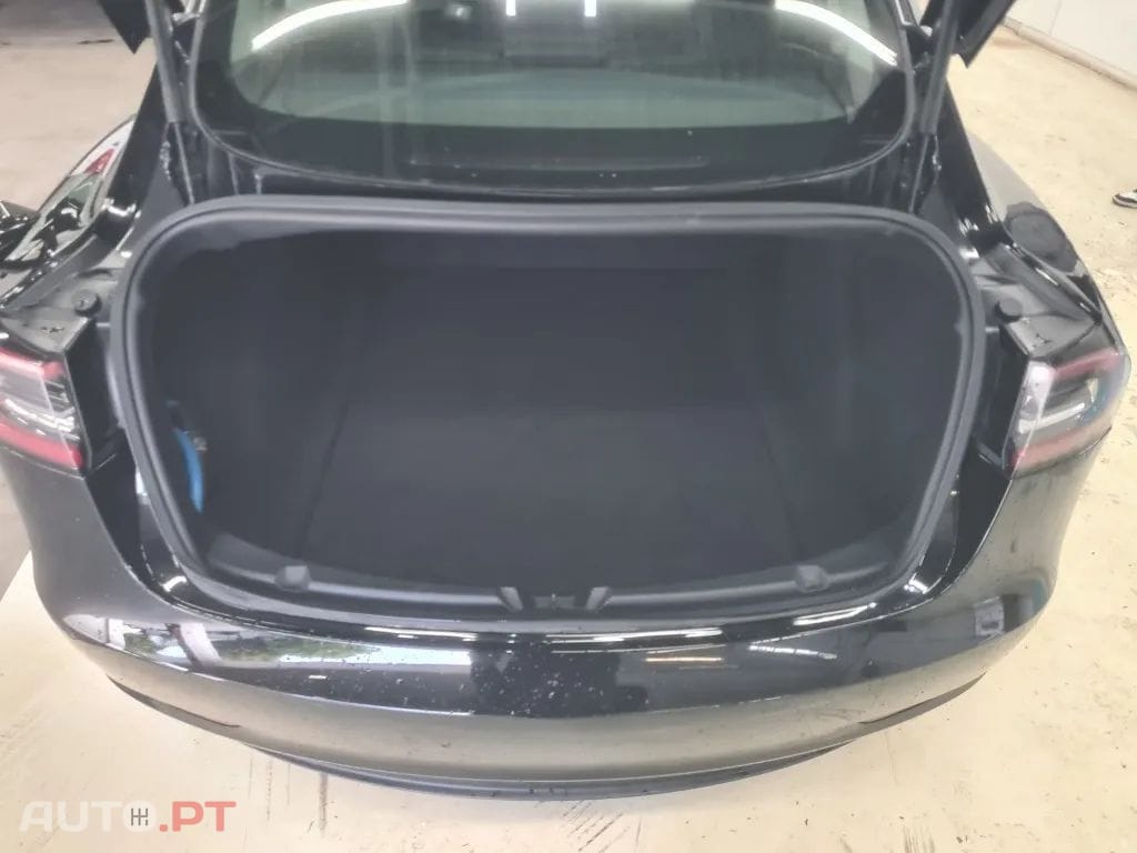 Tesla Model 3 Long-Range RWD