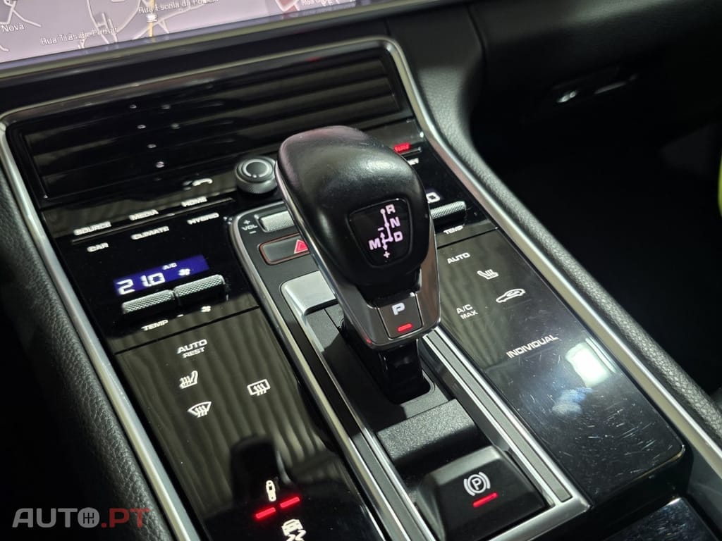 Porsche Panamera 4 E-Hybrid Platinum Edition